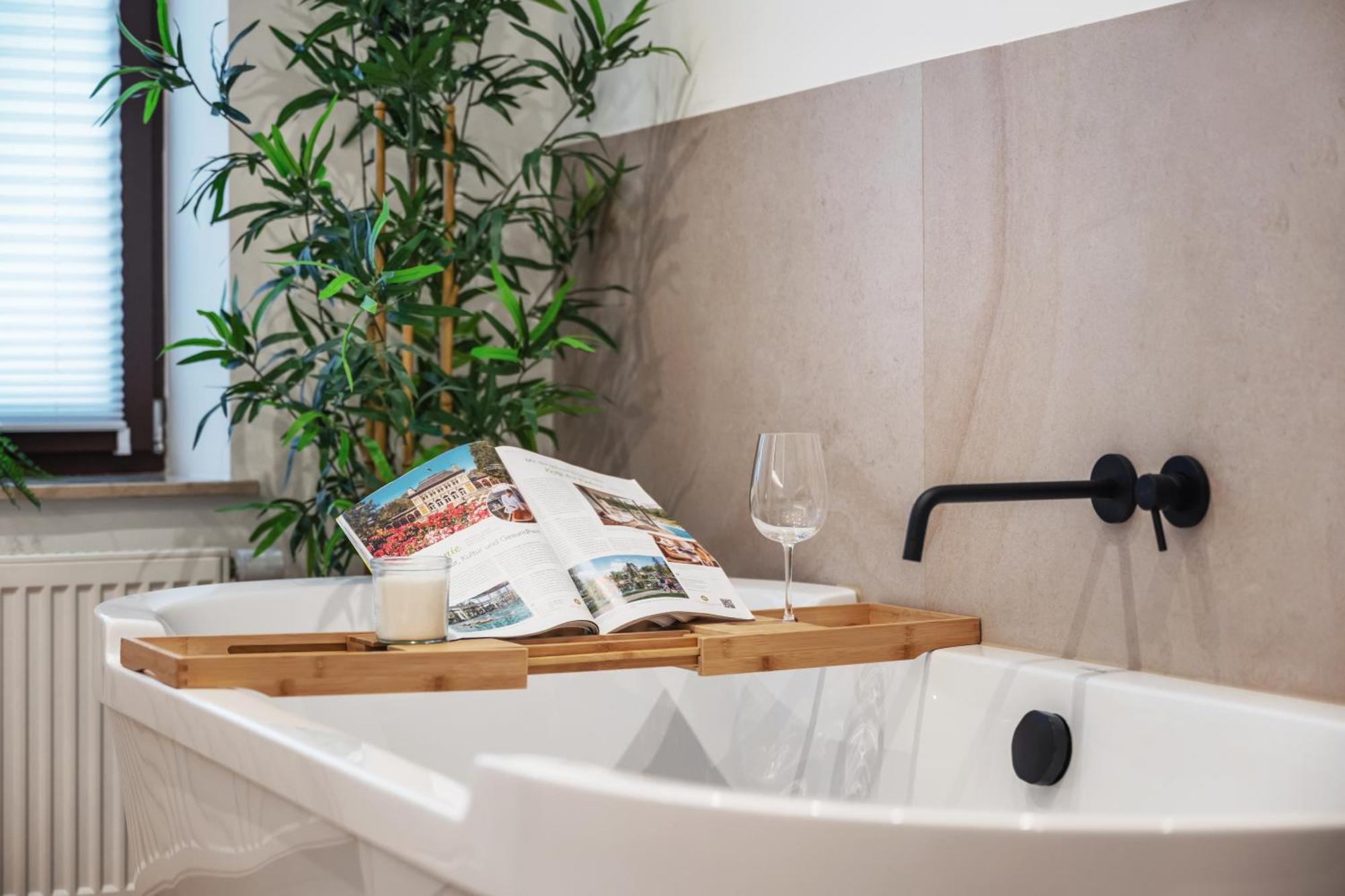Edler Wohnraum Schlossteich-Suite 3 Sz Mit Zwei Balkonen, Kaffeevollautomat, Kamin, Klima, Lift & Zwei Parkplaetzen Chemnitz Exteriör bild