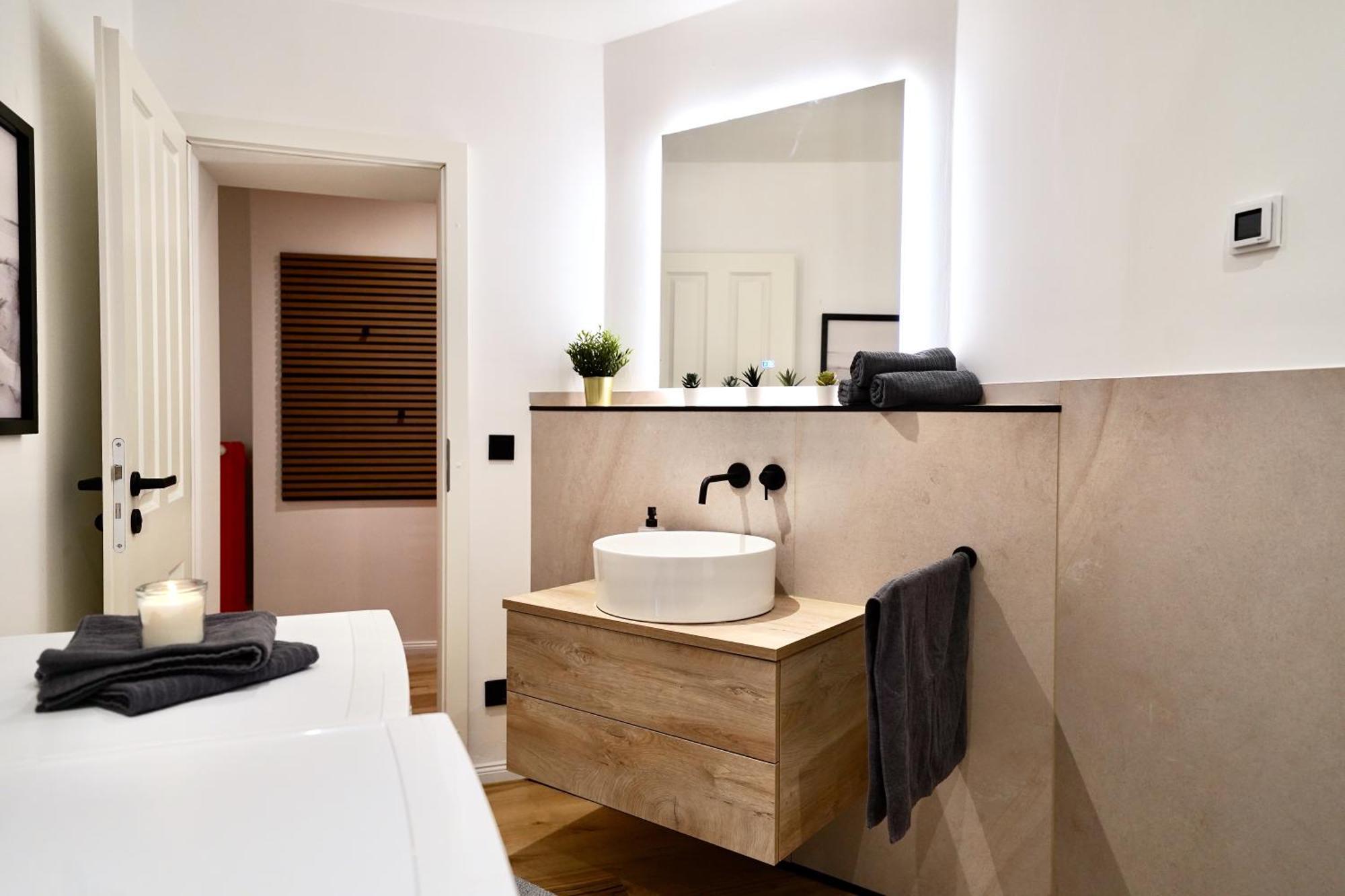 Edler Wohnraum Schlossteich-Suite 3 Sz Mit Zwei Balkonen, Kaffeevollautomat, Kamin, Klima, Lift & Zwei Parkplaetzen Chemnitz Exteriör bild